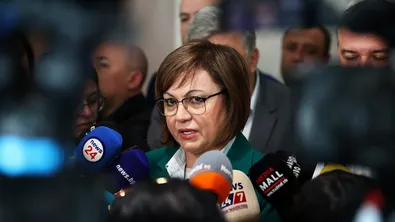 Нинова за Радев: Лицемер