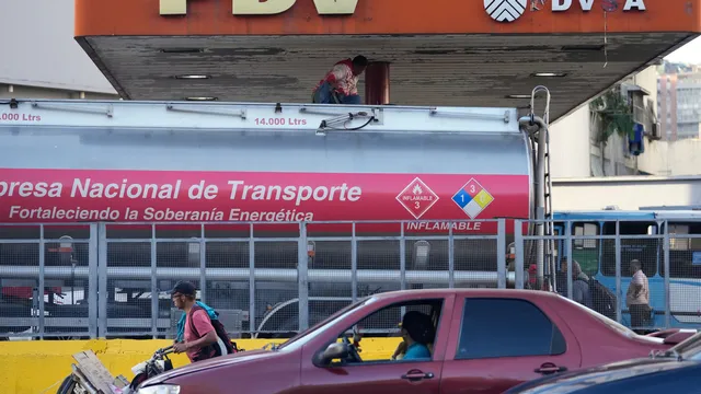 САЩ ще премахнат някои от санкциите върху венецуелския петрол