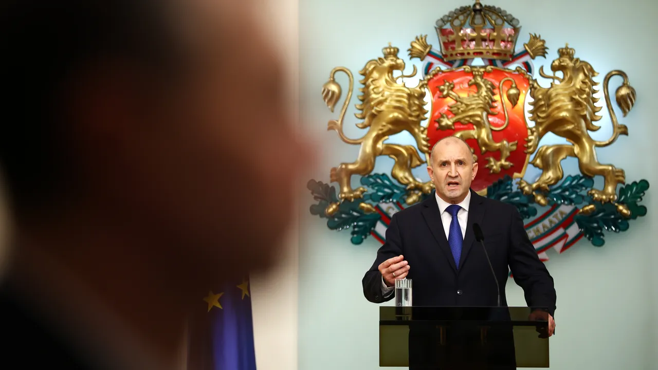 Профилът на симпатизантите на Радев: Предпочитан е от жените и пенсионерите