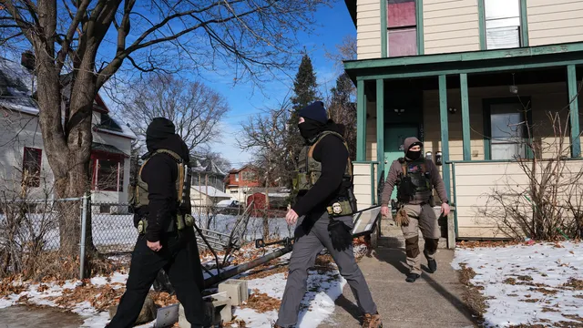 Агенти на ICE отстранени след фаталната стрелба в Минеаполис