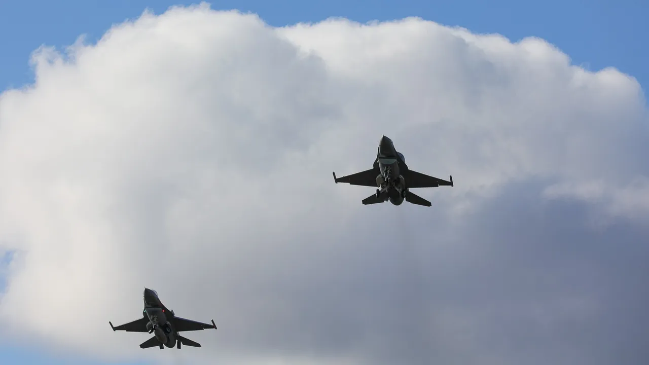 F-16 Block 70 вече лети в българското въздушно пространство (Снимки)