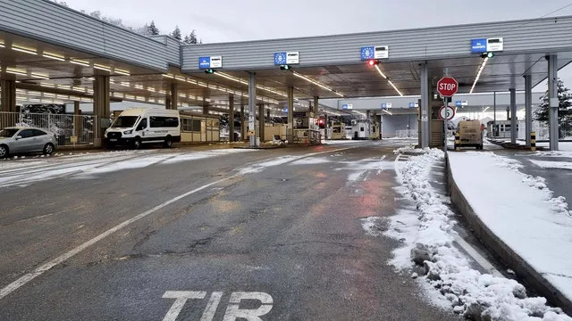 Блокада спира камионите от Сърбия към България