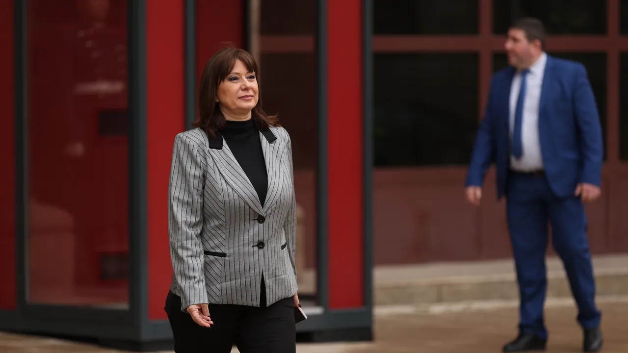 Омбудсманът Велислава Делчева отказа да е служебен премиер
