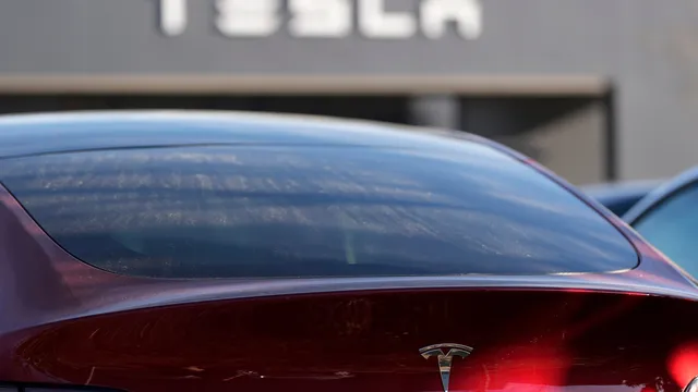 Печалбите на Tesla се сринаха до най-ниското си ниво от пет години насам
