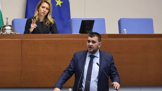 Минута мълчание в парламента за жертвите на комунистическия режим