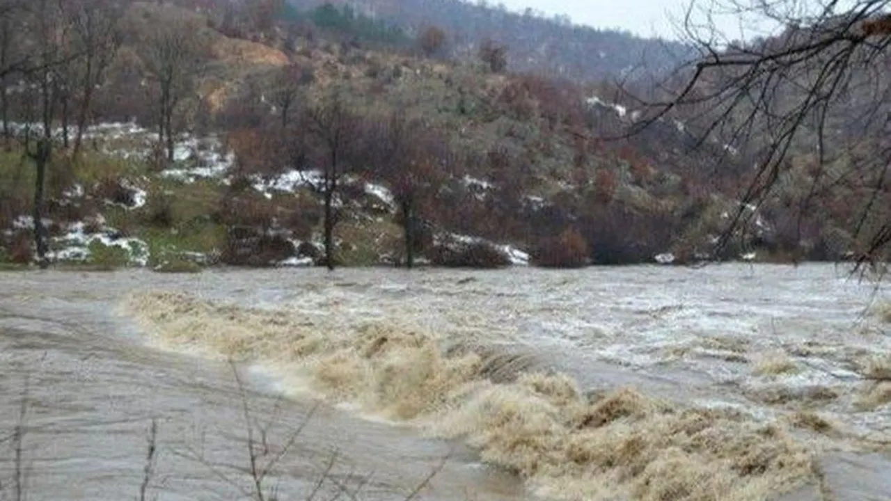 Арда излезе от коритото си и прекъсна пътя към шест села