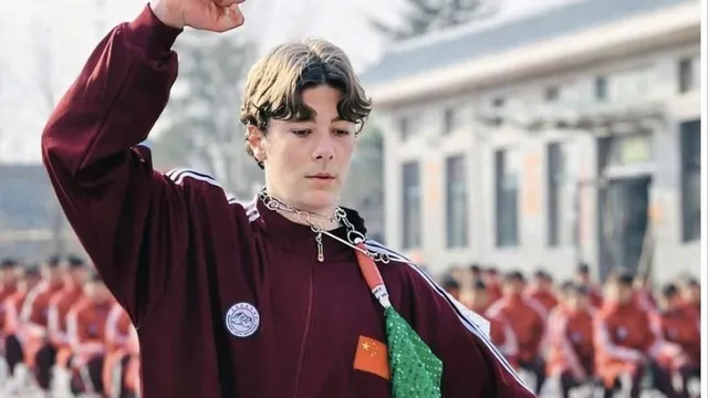 Внукът на Сакскобургготски тренира в Шаолинския манастир