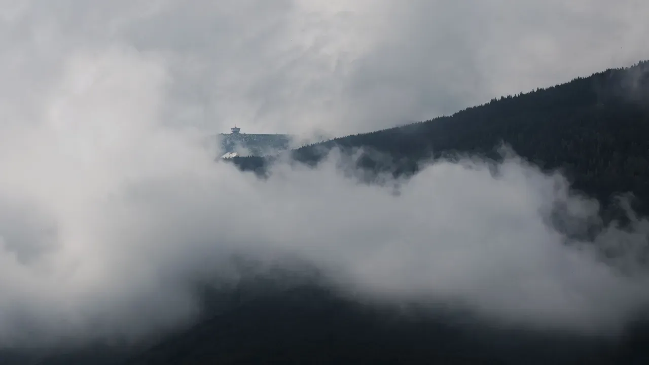 Утре времето ще е облачно, с превалявания от дъжд в Западна България