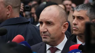 Радев отива на изборите с регистрация на друга партия, отказа да я назове