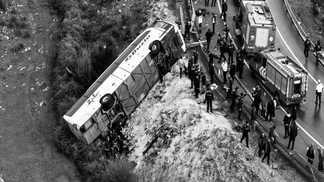 Най-малко 8 загинали при тежка автобусна катастрофа в Турция