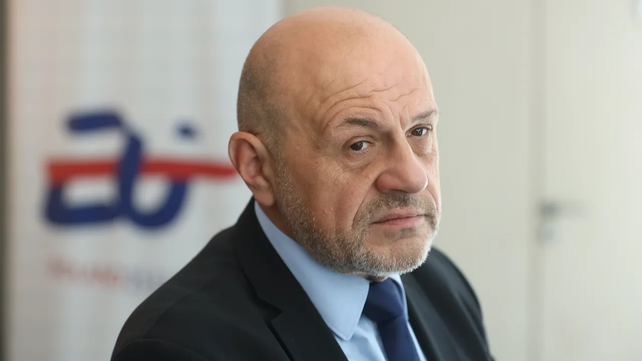 Дончев за Радев: „Няма ляво, няма дясно“ не е политика