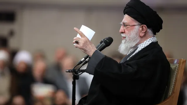 Хаменей отправи остро предупреждение към САЩ за война в целия регион