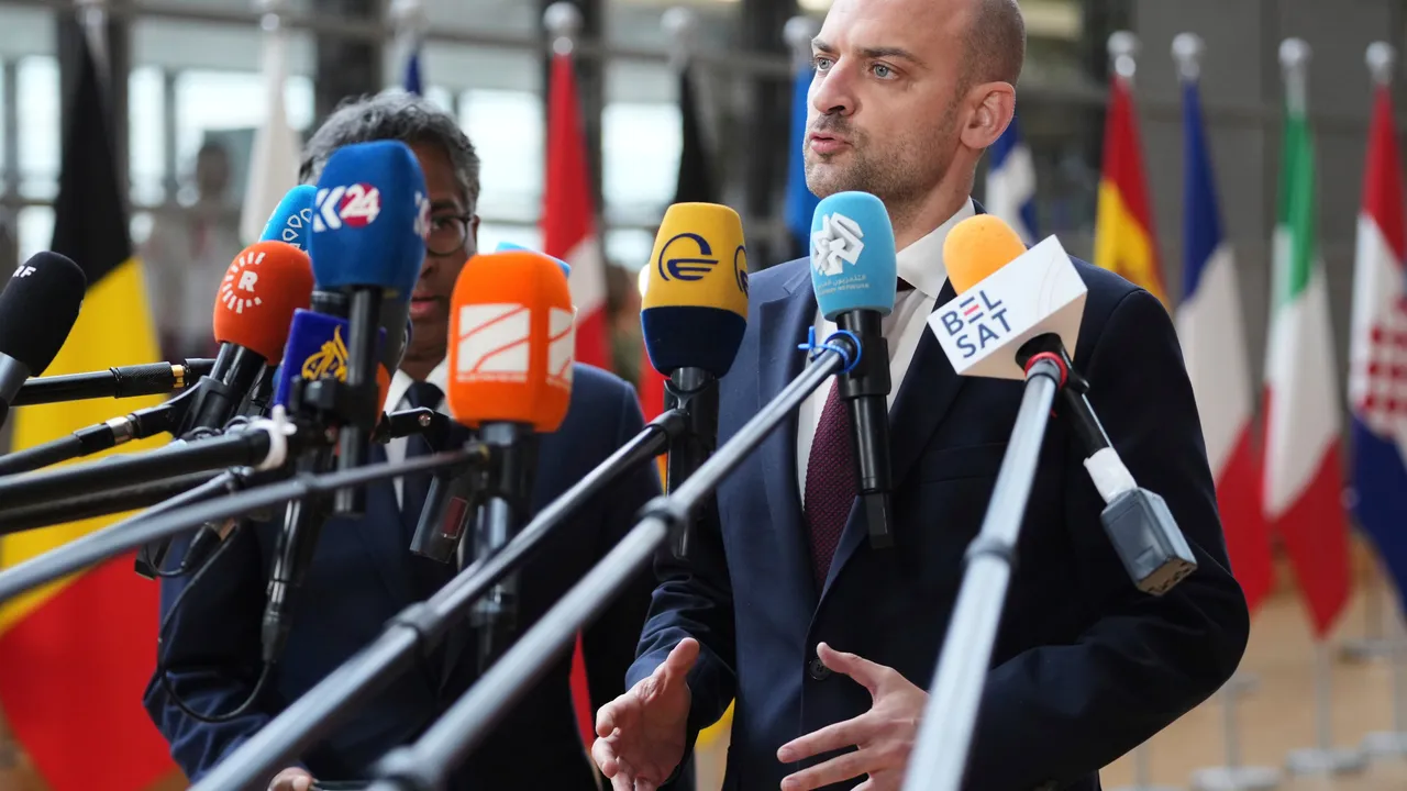 Париж призова Техеран към „големи отстъпки“, за да избегне военен удар