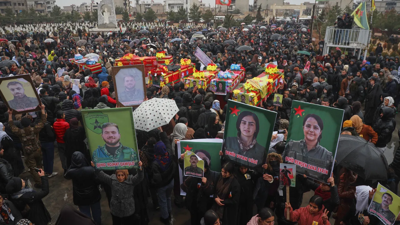 Хиляди излязоха на митинг в Североизточна Сирия в защита на кюрдското единство
