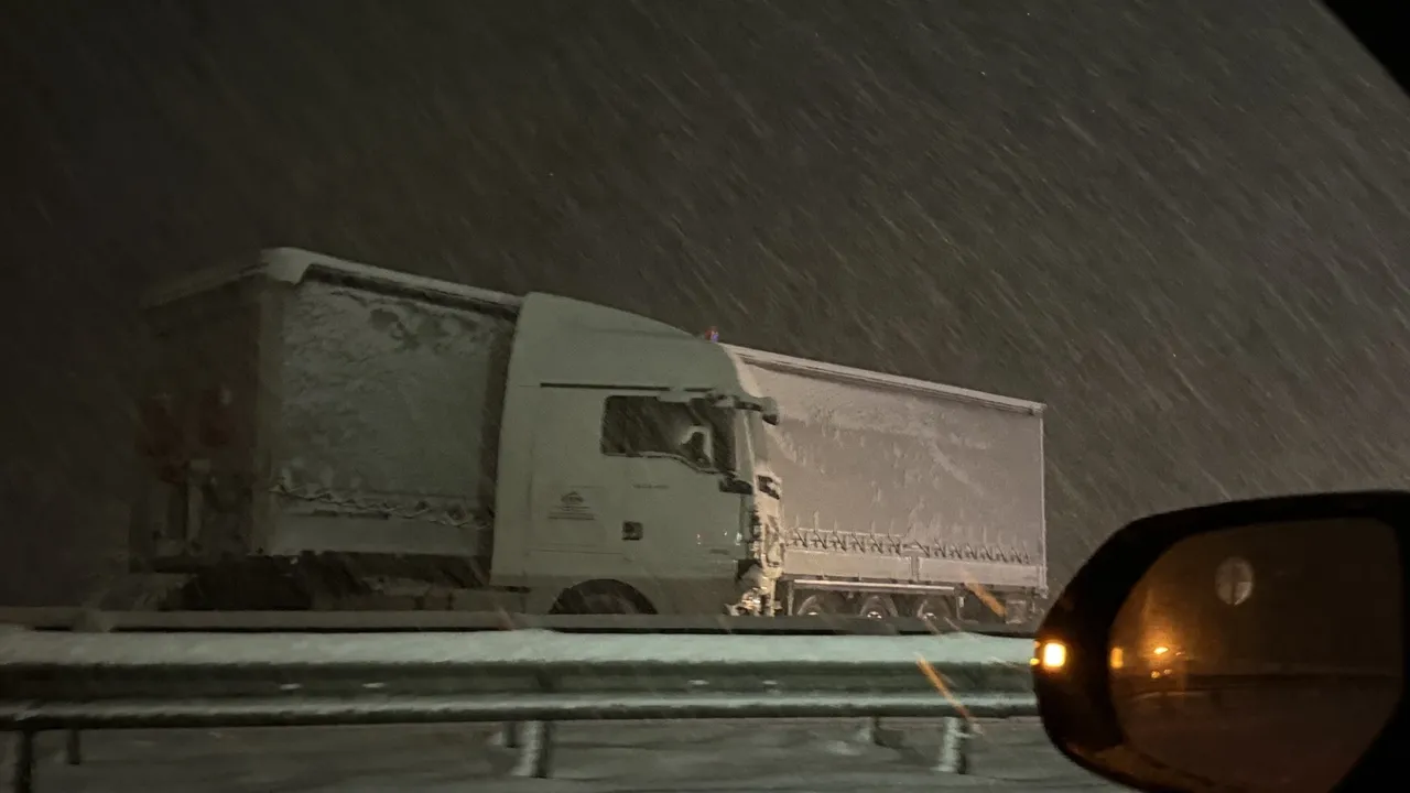 Аварирал тир блокира движение по АМ „Тракия“