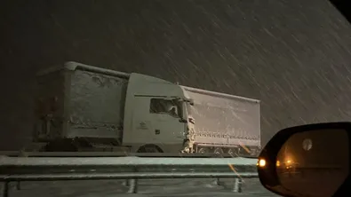 Аварирал тир блокира движение по АМ „Тракия“