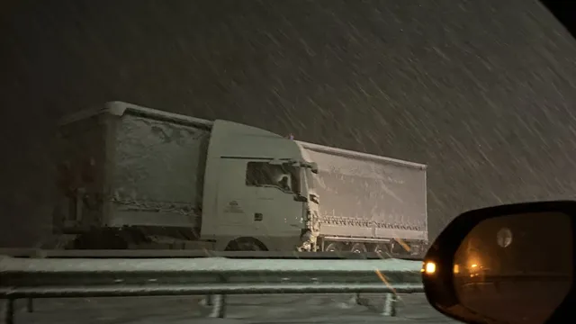 Аварирал тир блокира движение по АМ „Тракия“