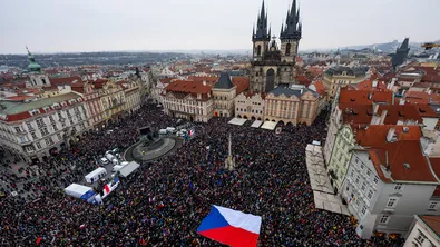 Десетки хиляди излязоха на протест в Чехия в подкрепа на президента Петър Павел