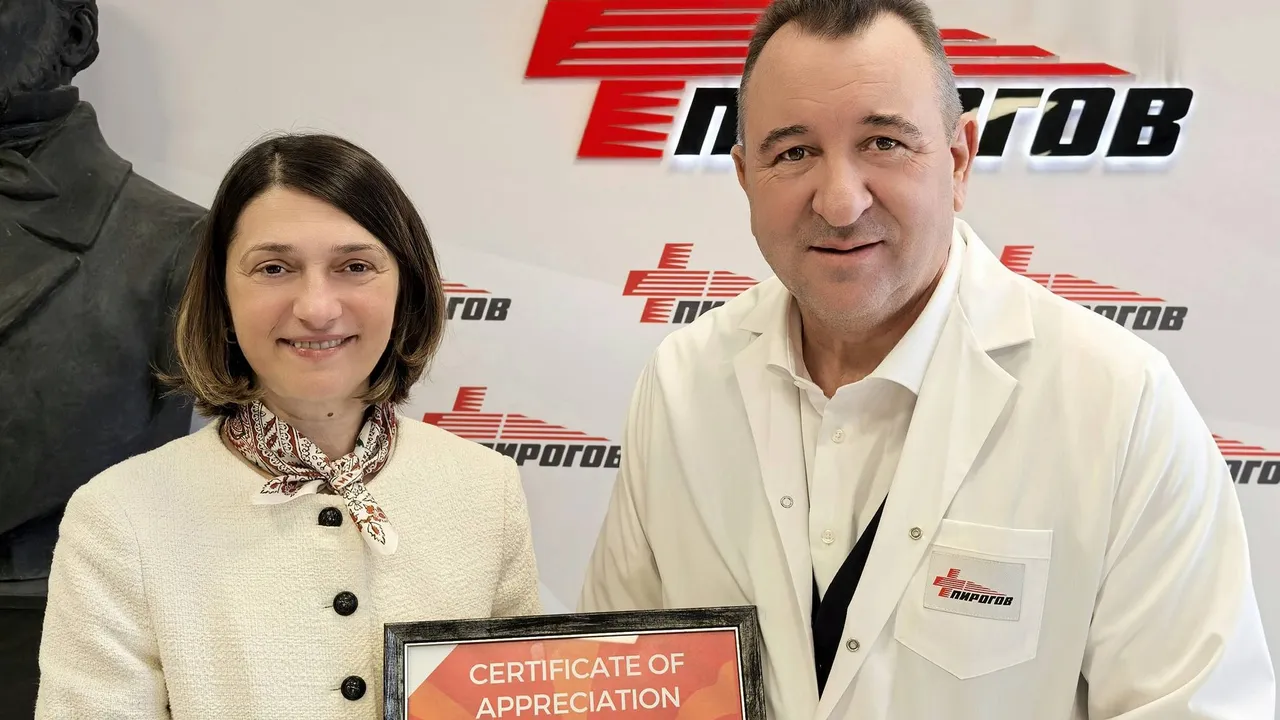 Посланикът на Северна Македония награди „Пирогов“ за спасяването на децата при трагедията в Кочани