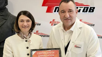 Посланикът на Северна Македония награди „Пирогов“ за спасяването на децата при трагедията в Кочани