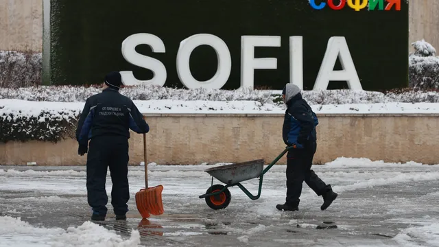 Столична община: В готовност за работа са 165 снегопочистващи машини