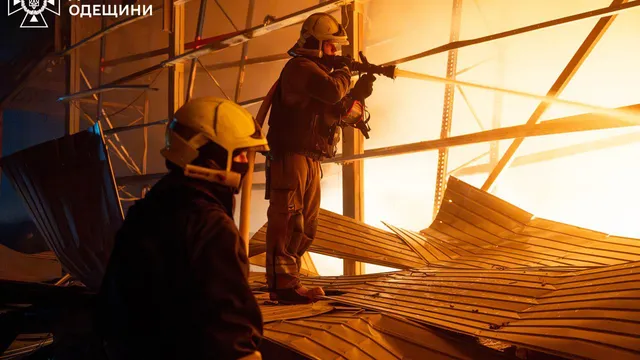 Трудна и студена нощ за Украйна, ударена от нов залп от руски дронове и ракети