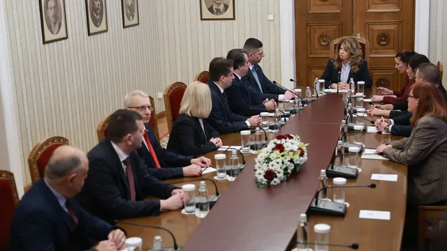 Атанасов поиска рокади в спецслужбите на срещата с Илияна Йотова