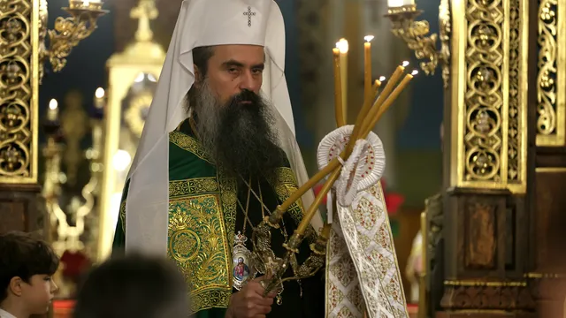 Патриарх Даниил отслужи литургия в Руската църква в присъствието на Митрофанова и Симеон Сакскобургготски