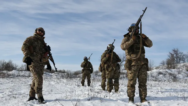 Украйна изгражда „стоманен таралеж“ в условията на несигурни гаранции за мир