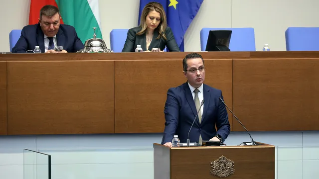 „Възраждане“ обяви бюджета за 2025 г. за несъстоятелен и прикрито задлъжняване