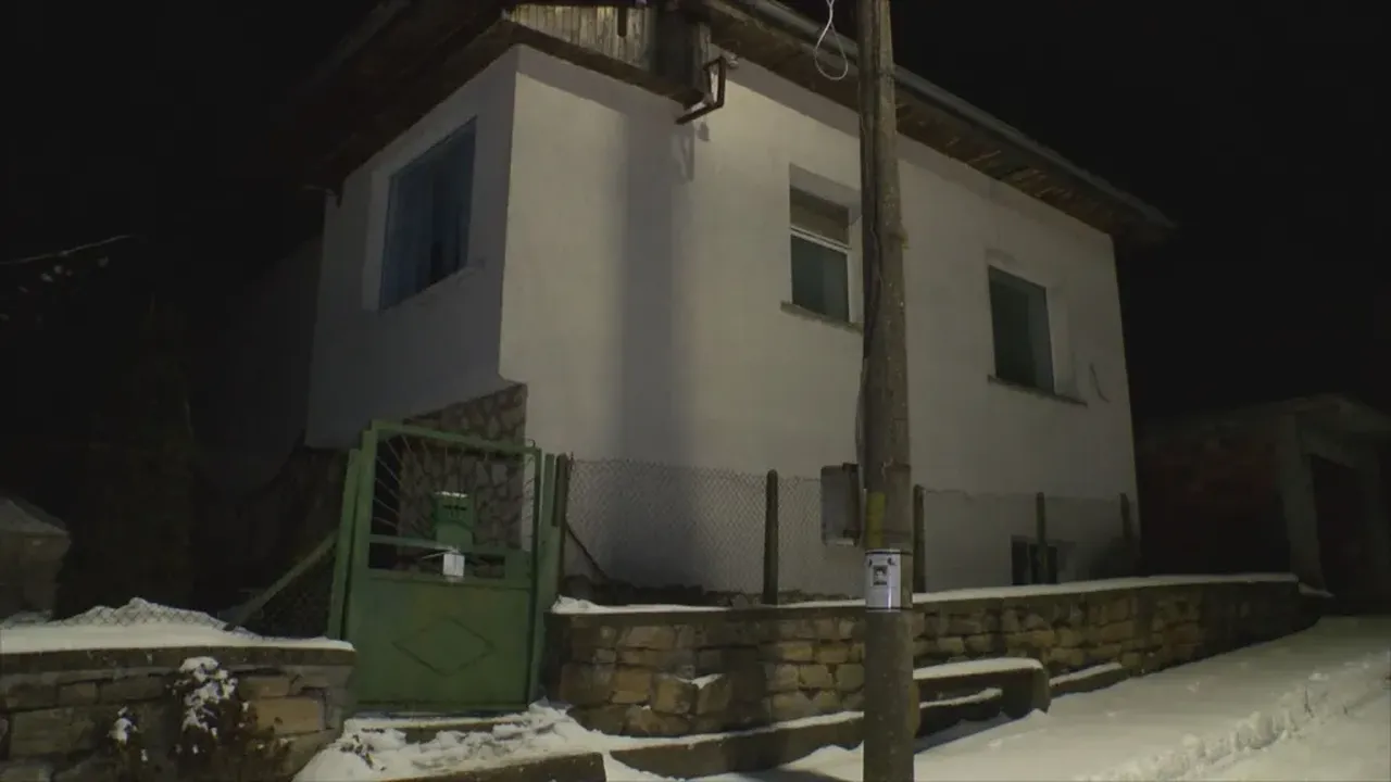 „Къщата на ужасите“ край Свищов: Открити са кожени костюми, вериги и редица уреди за мъчения на животни