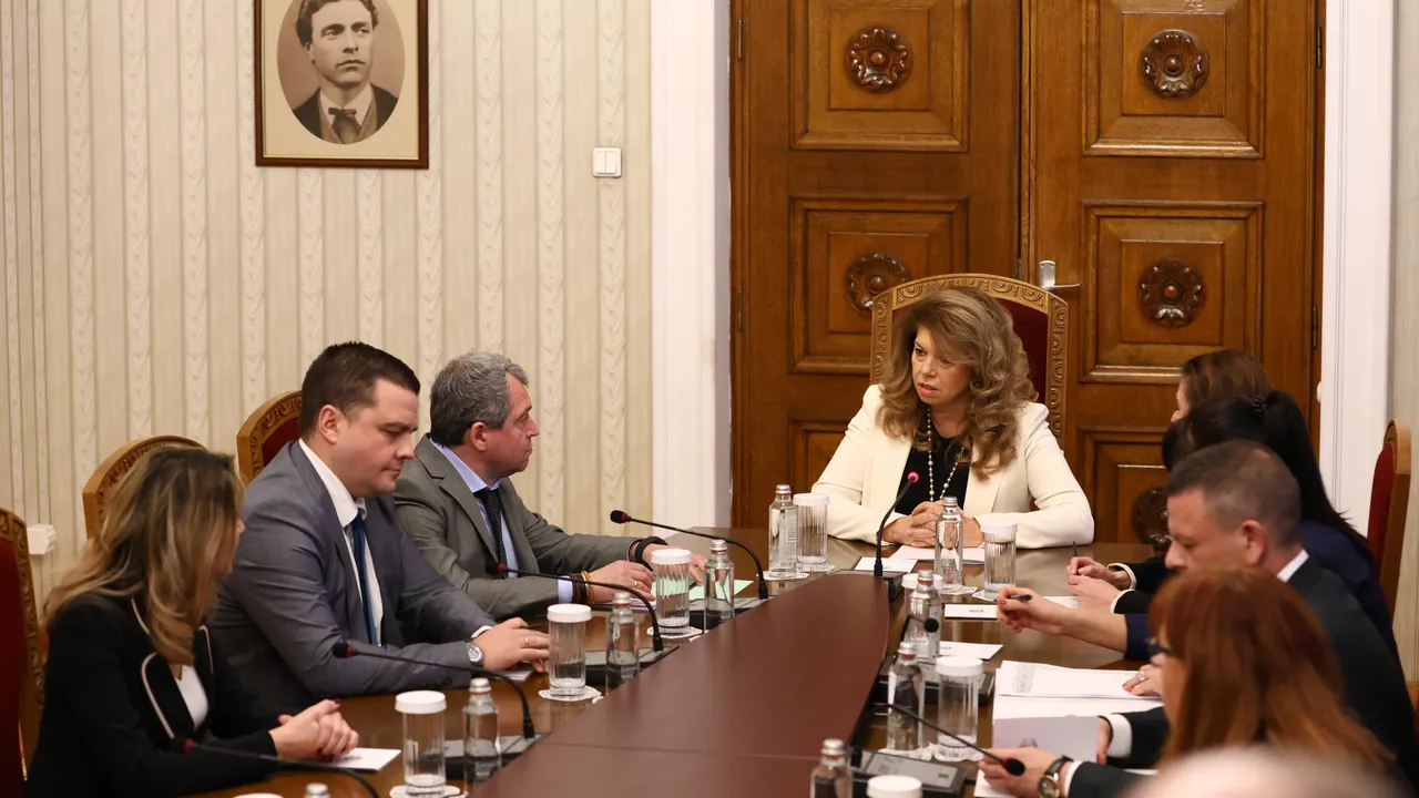 Йотова продължава консултациите: среща с „Има такъв народ“ за служебния премиер