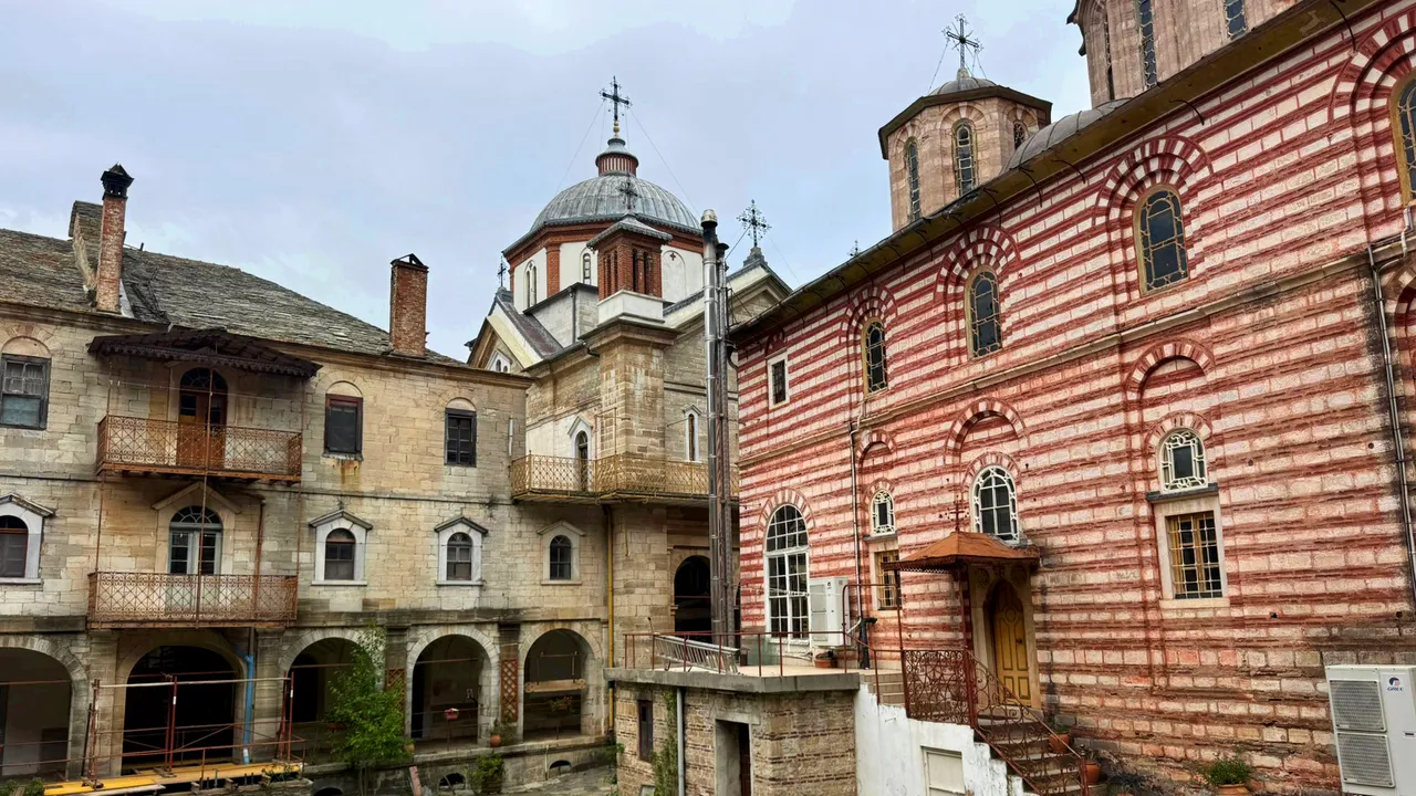 Правителството дава пари за ремонт на пътя до Зографския манастир в Атон