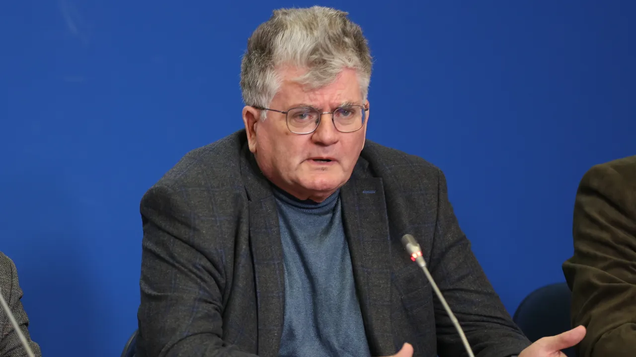 Божков за сметките за ток: Трябва да има пълна цифровизация и дистанционно почасово отчитане