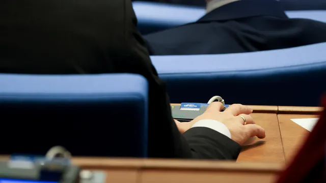 Финално: депутатите ограничиха изборните секции извън ЕС до 20