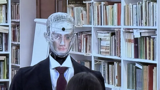 Българският андроид Роберт: В помощ на образование и медии