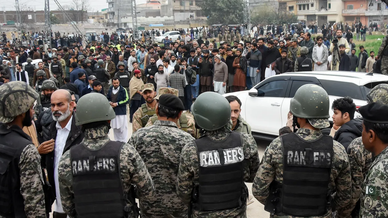 Най-малко 31 загинали при бомбена атака в шиитска джамия в Исламабад