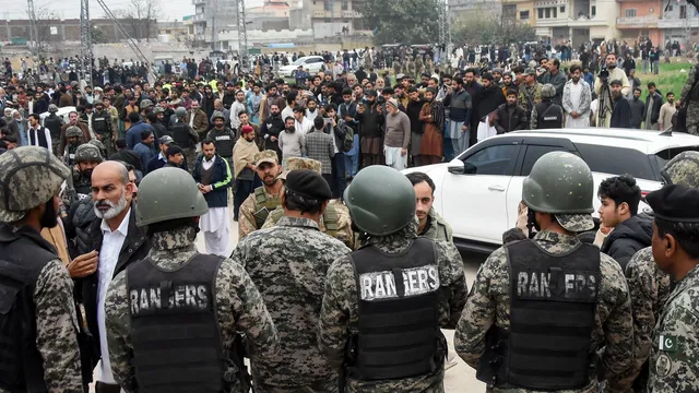 Най-малко 31 загинали при бомбена атака в шиитска джамия в Исламабад