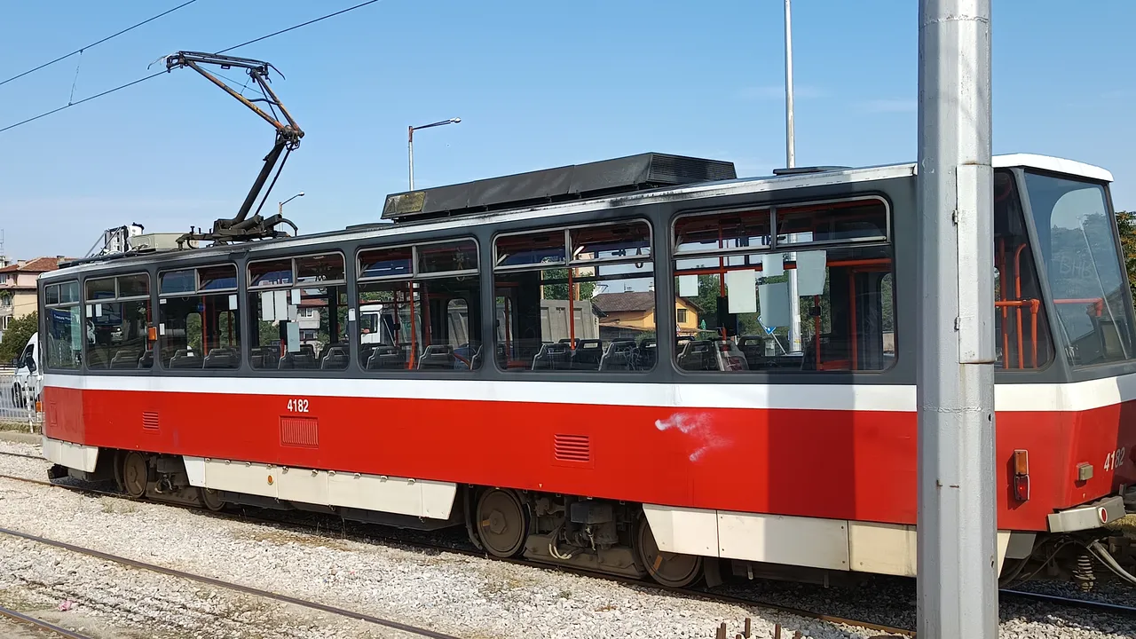 Ремонт в подлез "Надежда" променя трамвайното движение