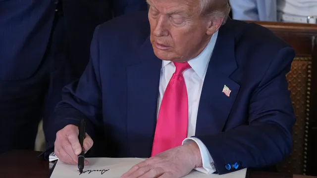 Тръмп заплашва с наказателни мита държавите, които търгуват с Иран