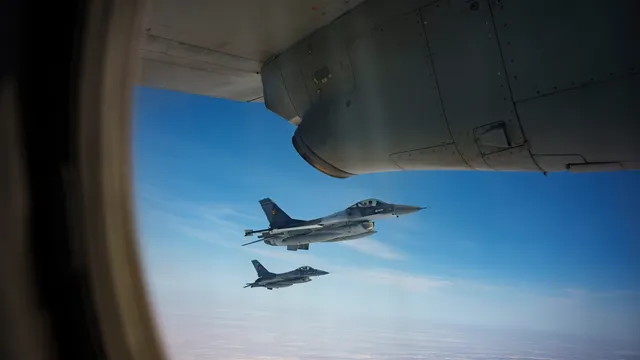 Затвориха въздушното пространство над летищата в Люблин и Жешов