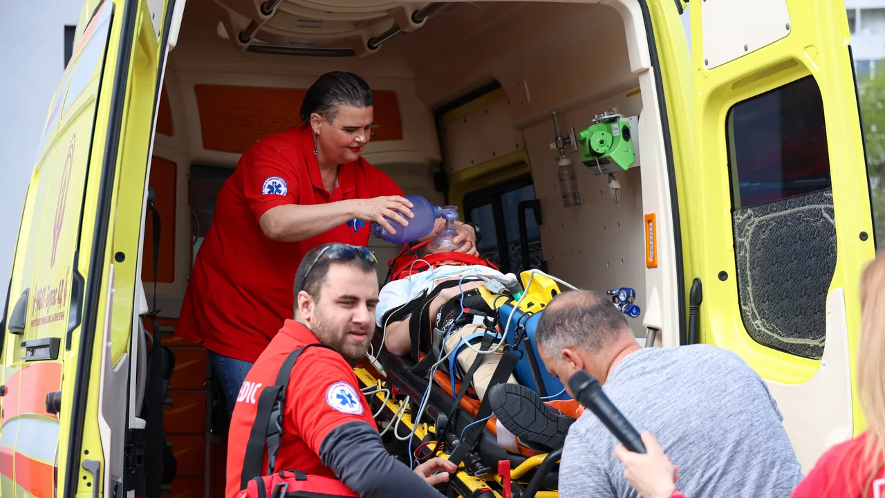 Кола се вряза в подлез във Варна