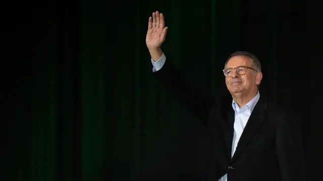 Антонио Жозе Сегуро на път към убедителна победа на президентските избори в Португалия