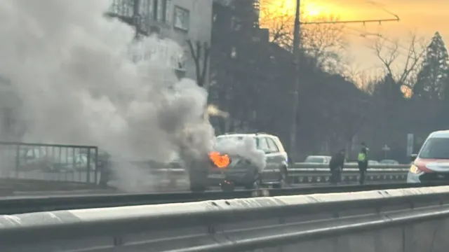 Кола гори на "Цариградско шосе" (ВИДЕО)