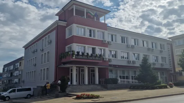 Откриха незаконна кариера край Лясковец