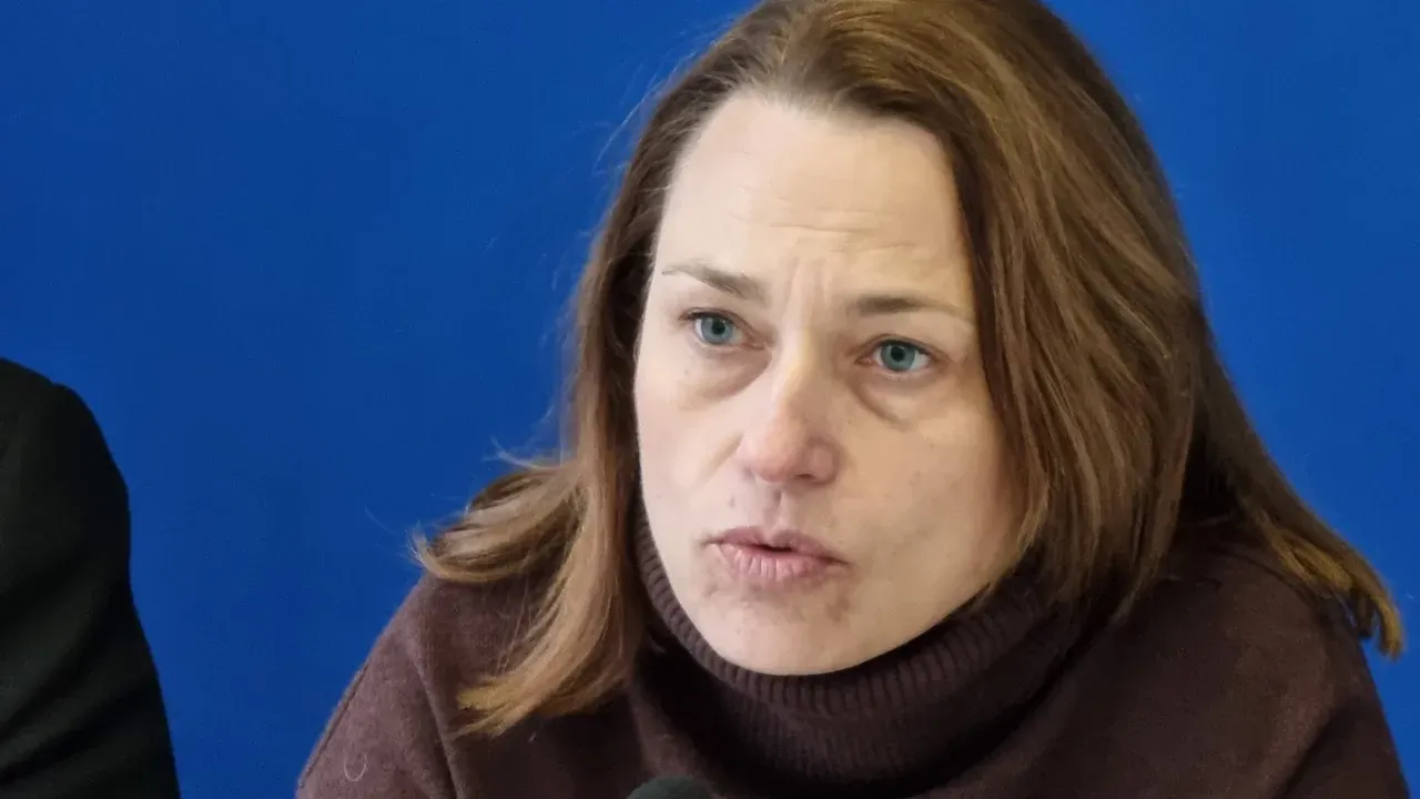 Ива Митева пристава на Радев