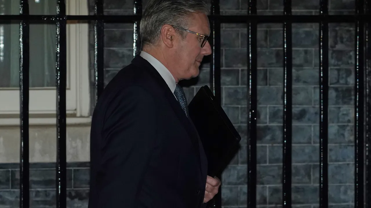 Стармър устоява засега, но кризата в британското правителство се задълбочава