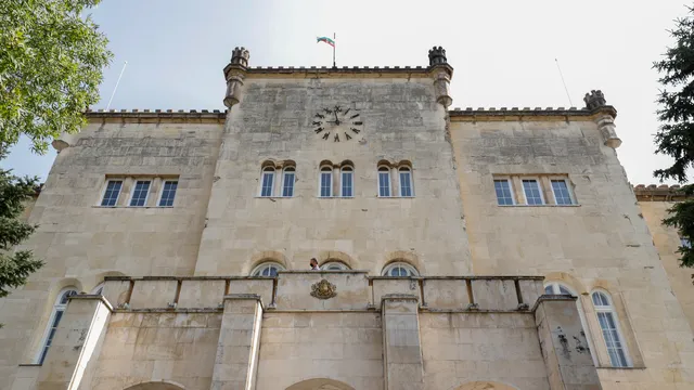 Заради метрото: Изкореняват 15 дървета от парка на Военна академия "Г. С. Раковски"