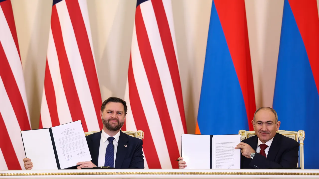 Джей Ди Ванс застава зад Никол Пашинян преди парламентарните избори в Армения