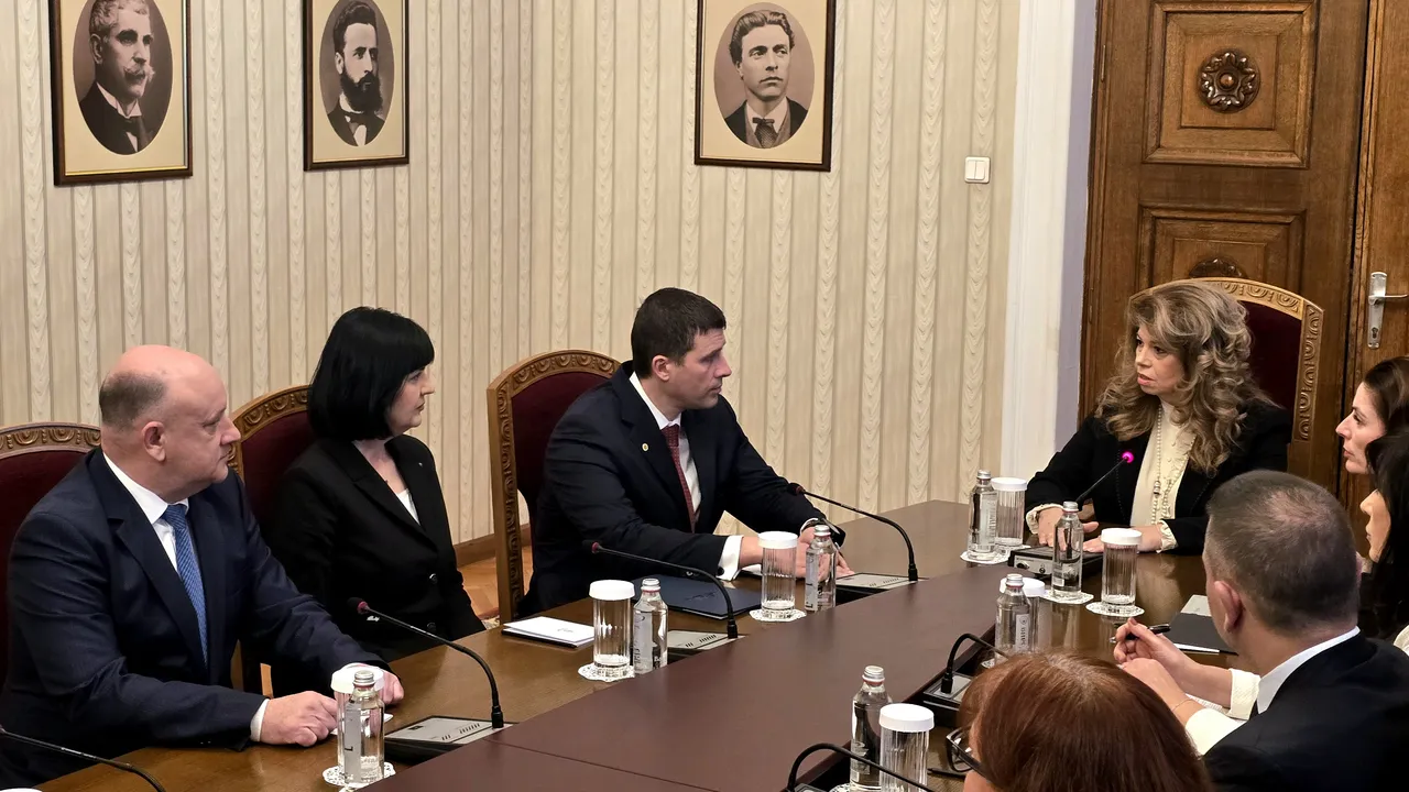 "Величие" при президента Йотова: Обществото не вярва на институциите